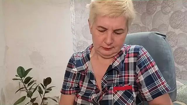 NicoleOlla online show from 11/05/25, 02:55