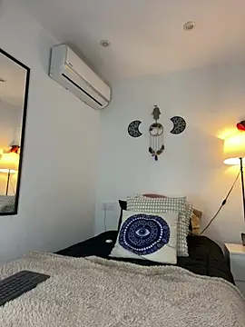 Snapshot of EmelyRogers chatting on 02/20/25, 06:46 EmelyRogers online show from 02/20/25, 06:46