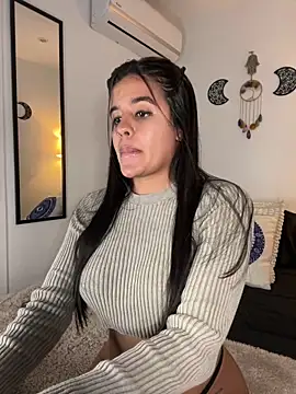 Snapshot of EmelyRogers chatting on 03/07/25, 06:43 EmelyRogers online show from 03/07/25, 06:43