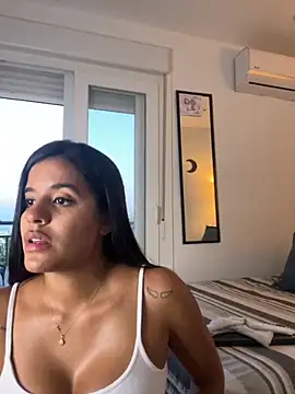 Snapshot of EmelyRogers chatting on 10/07/25, 05:54 EmelyRogers online show from 10/07/25, 05:54