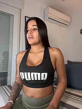 Snapshot of EmelyRogers chatting on 10/08/25, 06:38 EmelyRogers online show from 10/08/25, 06:38