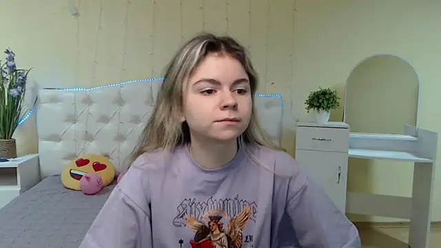 TinaRedly online show from 01/21/25, 06:45