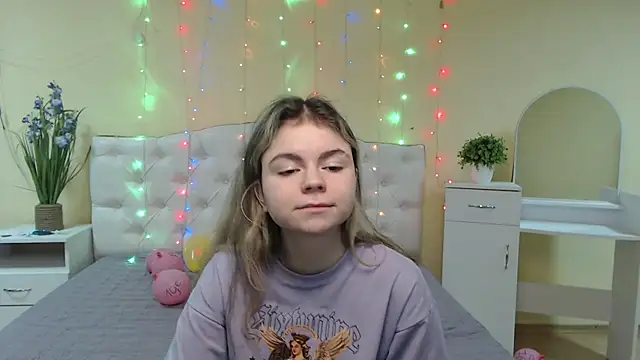 TinaRedly online show from 01/23/25, 01:02