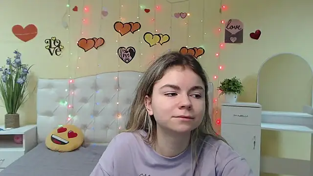 TinaRedly online show from 02/17/25, 04:20