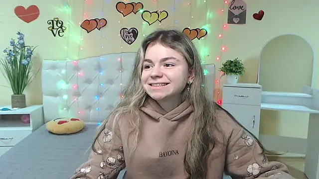 TinaRedly online show from 02/24/25, 09:41