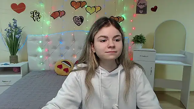 TinaRedly online show from 03/03/25, 06:22