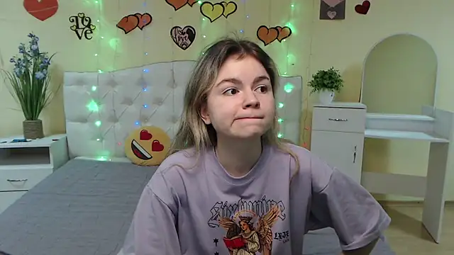 TinaRedly online show from 03/11/25, 05:13