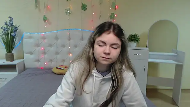 TinaRedly online show from 03/22/25, 06:03