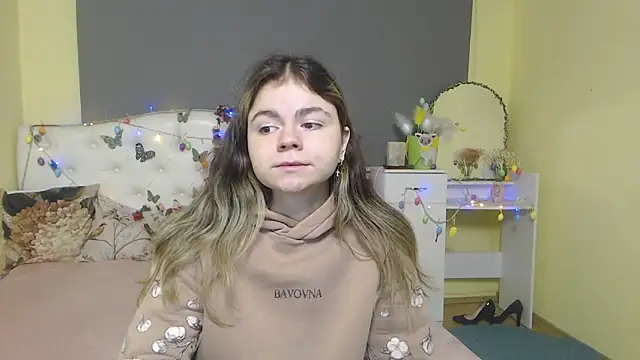 TinaRedly online show from 04/10/26, 06:18