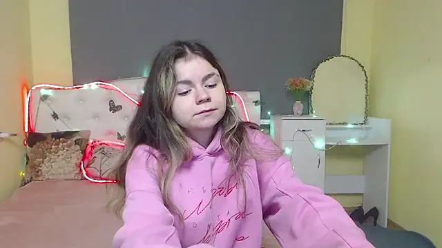 TinaRedly online show from 04/24/26, 05:54