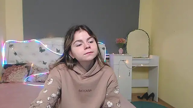 TinaRedly online show from 04/26/26, 06:22
