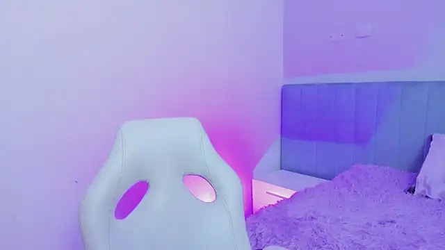 amira cute2 online show from 10/28/25, 08:07