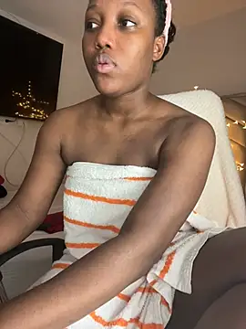 kellya  online show from 02/03/25, 11:47