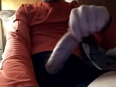 Snapshot of elmerfuddin87 chatting on 01/18/26, 02:37 elmerfuddin87 online show from 01/18/26, 02:37