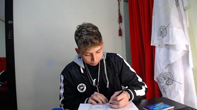  Thomas hot  online show from 01/03/25, 08:54