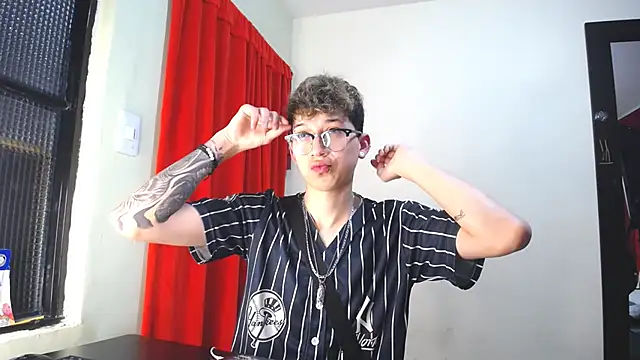  Thomas hot  online show from 02/04/25, 03:15