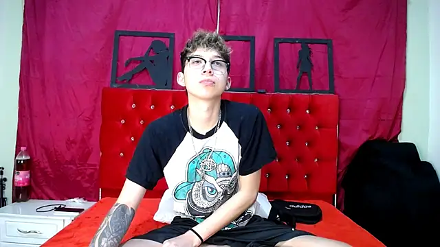  Thomas hot  online show from 02/13/25, 07:42