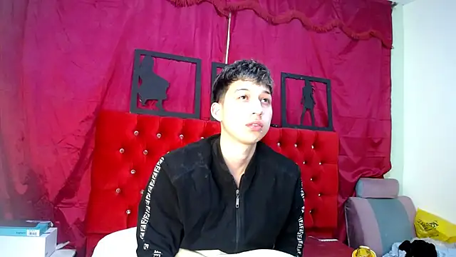  Thomas hot  online show from 03/18/25, 06:26