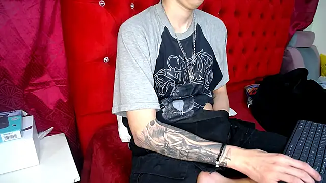  Thomas hot  online show from 03/19/25, 06:57