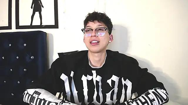  Thomas hot  online show from 10/31/25, 04:24