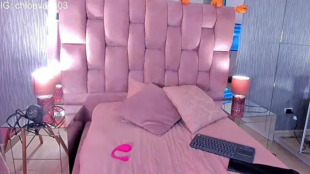 Chloe evans   online show from 10/31/25, 11:11