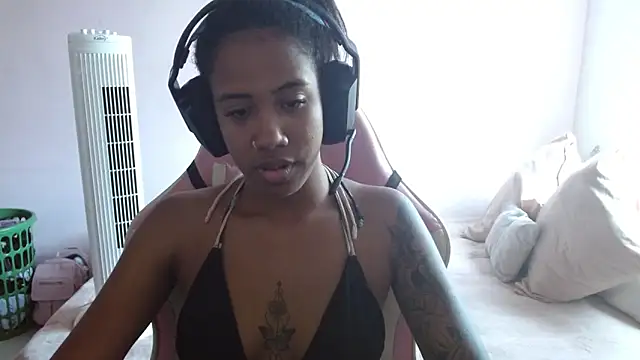 TiffanyRoouse online show from 12/19/24, 05:08