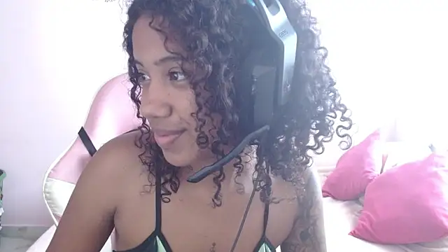 TiffanyRoouse online show from 01/01/25, 06:27