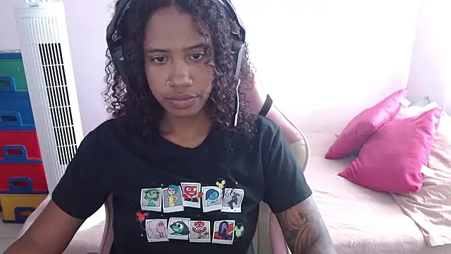 TiffanyRoouse online show from 01/28/25, 08:26