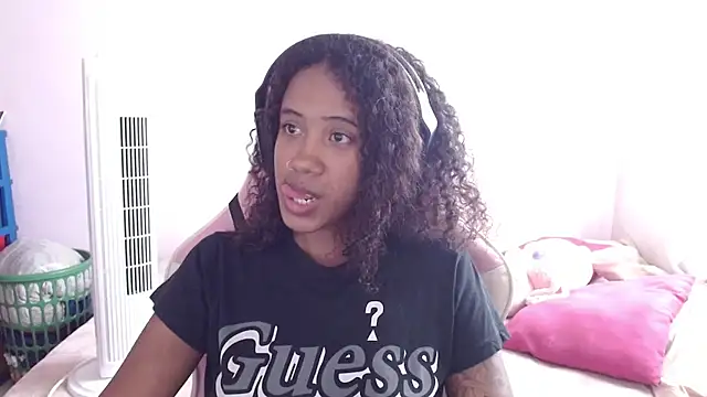 TiffanyRoouse online show from 03/22/25, 07:31