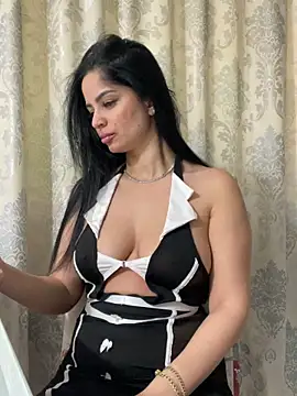  adelle online show from 04/23/26, 11:09