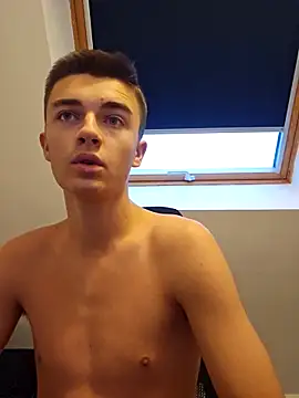 Snapshot of yanisyanisss chatting on 12/20/25, 03:30 yanisyanisss online show from 12/20/25, 03:30