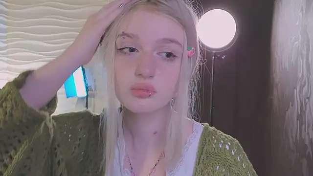 Snapshot of ELLIEJAY chatting on 05/07/26, 05:35 ELLIEJAY online show from 05/07/26, 05:35