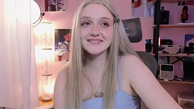 Snapshot of ELLIEJAY chatting on 05/08/26, 05:35 ELLIEJAY online show from 05/08/26, 05:35