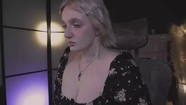 Snapshot of ELLIEJAY chatting on 05/17/26, 05:16 ELLIEJAY online show from 05/17/26, 05:16