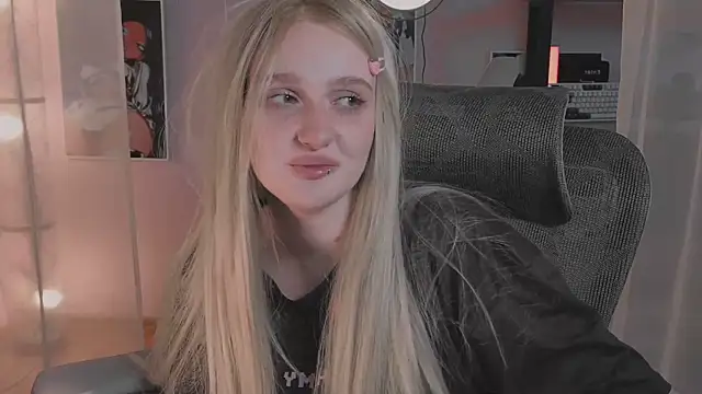 Snapshot of ELLIEJAY chatting on 05/24/26, 05:34 ELLIEJAY online show from 05/24/26, 05:34