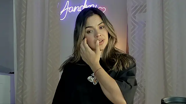 yandracelisofficial online show from 02/11/25, 02:25