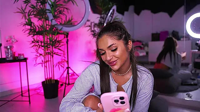 VanessaSimon online show from 01/28/25, 12:22