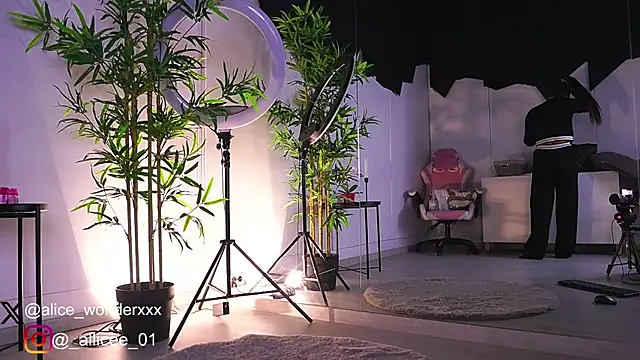 VanessaSimon online show from 02/17/25, 06:42