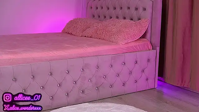 VanessaSimon online show from 09/17/25, 06:04