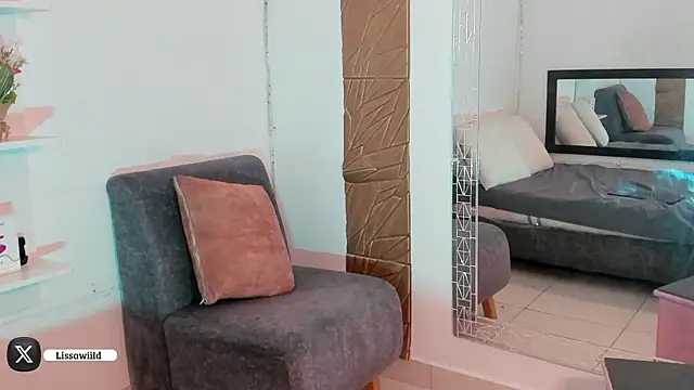 Snapshot of LissaWiild chatting on 12/28/24, 01:28 LissaWiild online show from 12/28/24, 01:28