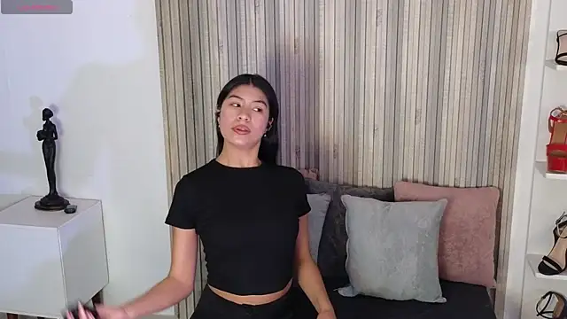 Snapshot of LissaWiild chatting on 10/13/25, 01:11 LissaWiild online show from 10/13/25, 01:11