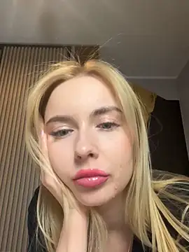 Nicole blonde0 online show from 02/07/25, 12:09