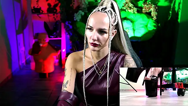 MonicaMaxwel online show from 10/15/25, 10:48