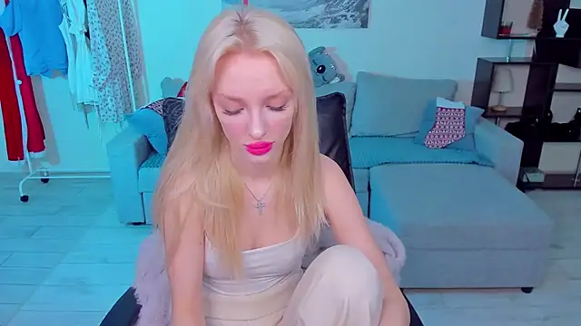 Snapshot of AleksaBlonde chatting on 01/11/25, 11:34 AleksaBlonde online show from 01/11/25, 11:34