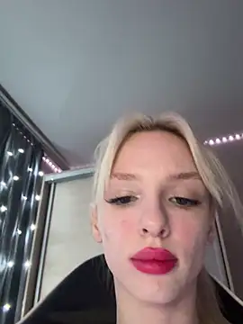 Snapshot of AleksaBlonde chatting on 01/12/25, 03:57 AleksaBlonde online show from 01/12/25, 03:57