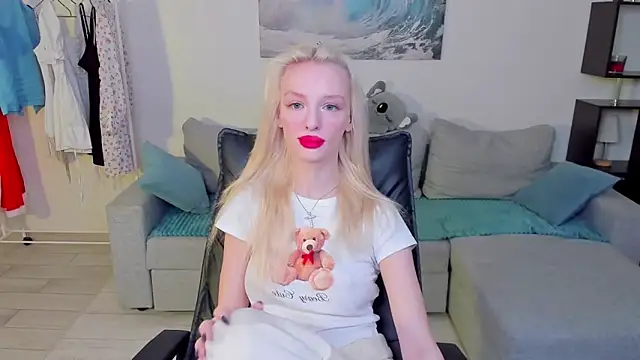 Snapshot of AleksaBlonde chatting on 01/16/25, 05:32 AleksaBlonde online show from 01/16/25, 05:32
