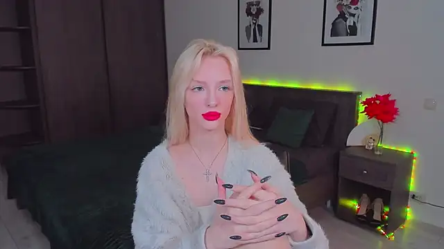 Snapshot of AleksaBlonde chatting on 01/18/25, 11:21 AleksaBlonde online show from 01/18/25, 11:21