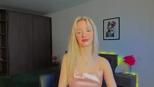 Snapshot of AleksaBlonde chatting on 02/02/25, 11:08 AleksaBlonde online show from 02/02/25, 11:08