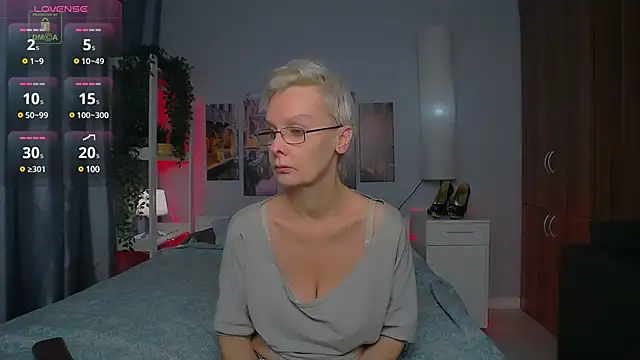 Snapshot of HelgaHimmell chatting on 12/04/24, 04:05 HelgaHimmell online show from 12/04/24, 04:05