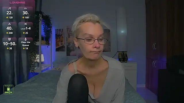 Snapshot of HelgaHimmell chatting on 12/14/24, 05:14 HelgaHimmell online show from 12/14/24, 05:14